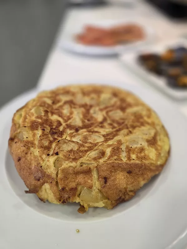 Expérience culinaire avec un chef : paella et tapas – cours de cuisine et dégustation