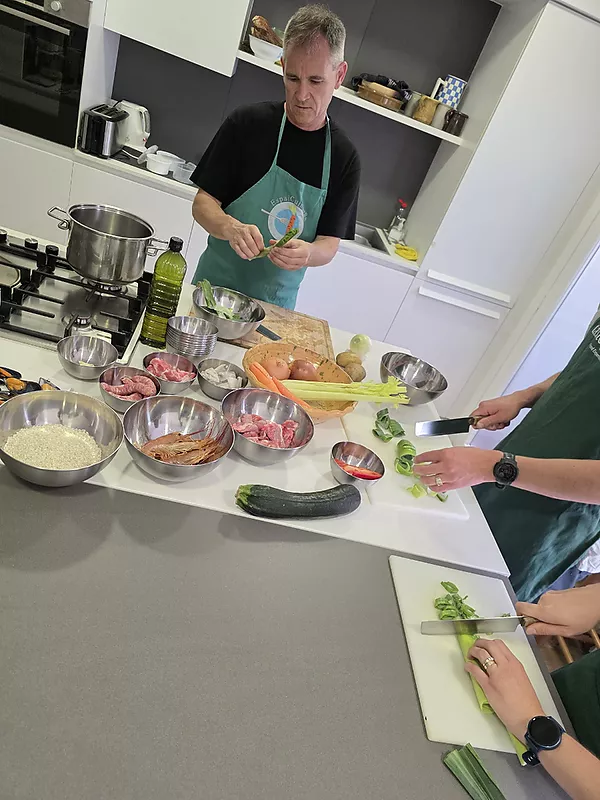 Expérience culinaire avec un chef : paella et tapas – cours de cuisine et dégustation