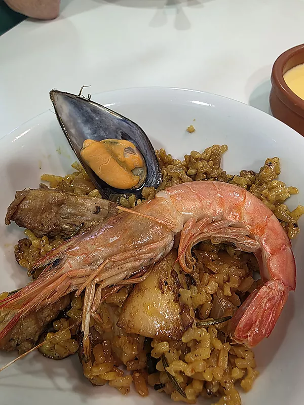 Expérience culinaire avec un chef : paella et tapas – cours de cuisine et dégustation