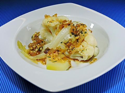 Verduras al vapor con salsa de almendras.