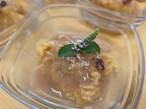 Ankaké: Crema de poma ratllada amb ametlla i menta