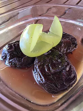Ankaké de prunes al té mu topping Raïm