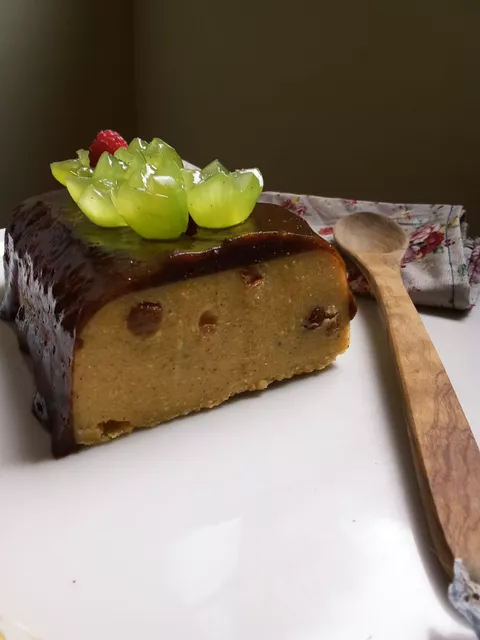 Halwa de sèmola de blat de moro (Polenta) amb llet de coco i poma a l'estil macrobiòtic.