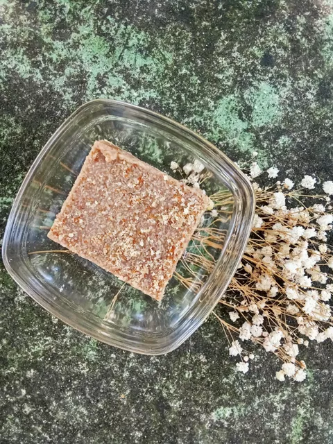 Halwa de sèmola de blat de moro (Polenta) amb llet de coco a l'estil macrobiòtic.