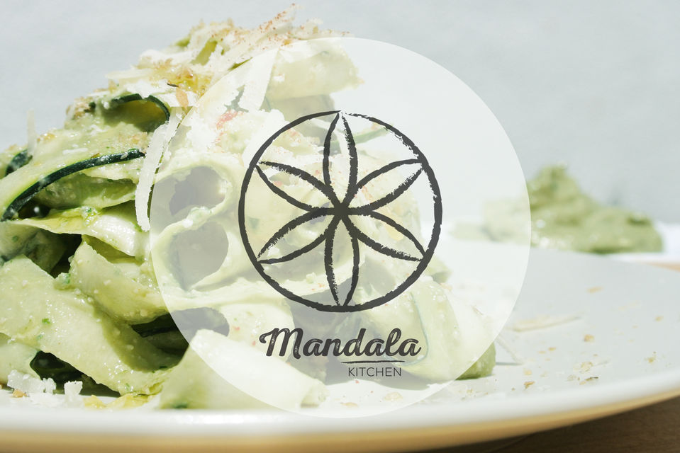 Mandala Kitchen i EspaiCuinarSa: tallers de cuina crudivegana, vegana &amp; vegetarian