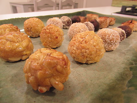 Panellets, trufas, bolas dulces, crema de dátiles - cocina macrobiótica